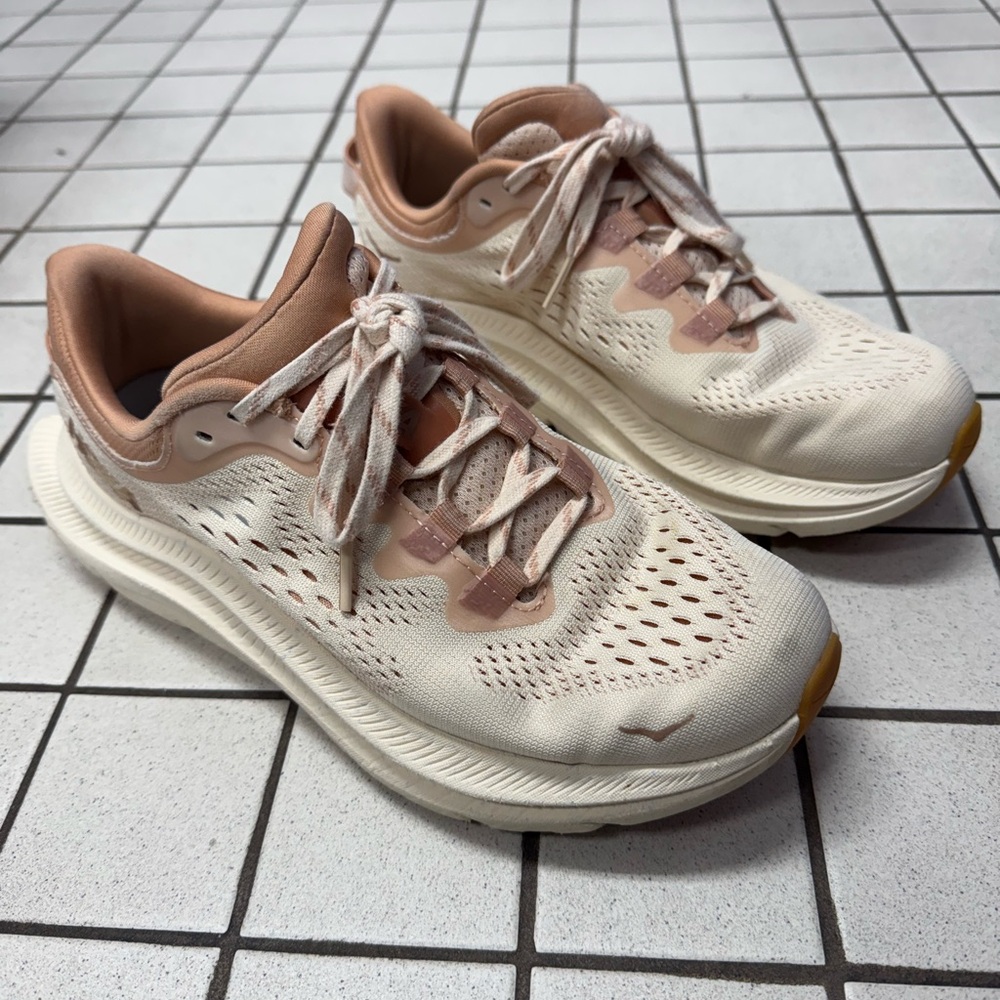 Hoka Kawana 2 size 7.5 vanilla/sandstone - Picture 2 of 6